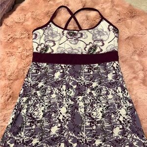purple floral workout top 🌸💐
size medium